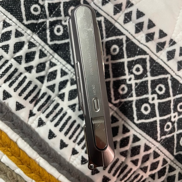 Silver Exilim Digital Camera - Picture 4 of 6